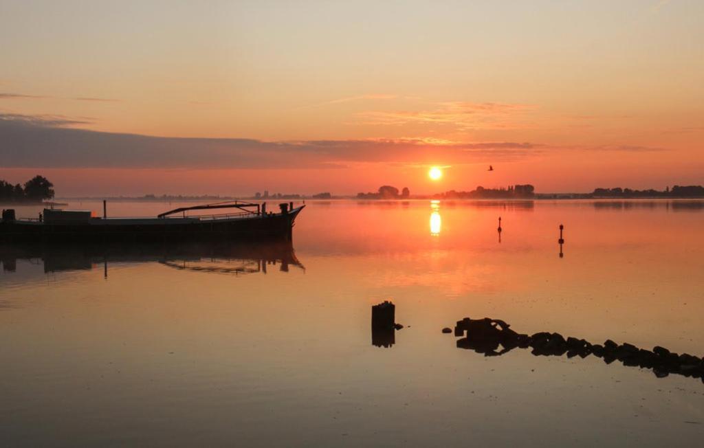 Houseboat uitzicht over veluwemeer, natuurlokatie, prachtige vergezichten Biddinghuizen Buitenkant foto