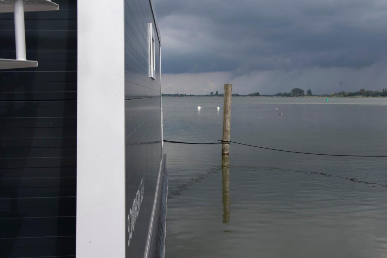 Houseboat uitzicht over veluwemeer, natuurlokatie, prachtige vergezichten Biddinghuizen Buitenkant foto