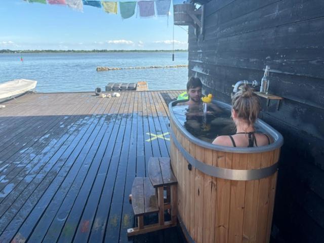 Houseboat uitzicht over veluwemeer, natuurlokatie, prachtige vergezichten Biddinghuizen Buitenkant foto