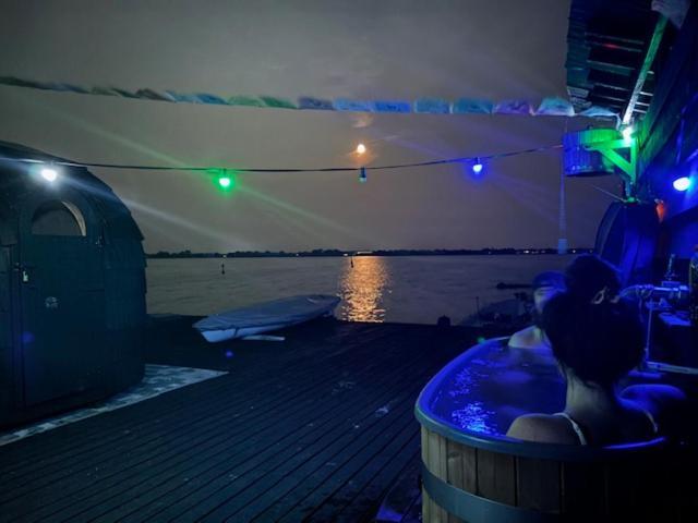 Houseboat uitzicht over veluwemeer, natuurlokatie, prachtige vergezichten Biddinghuizen Buitenkant foto